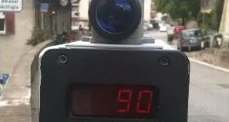 In moto a 90 all’ora in città Mega-multa da 527 euro