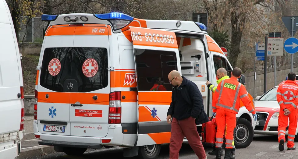 Ciclista olandese cade e batte la testa. E’ grave