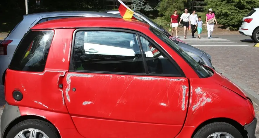Tifoso della Germania si ribalta