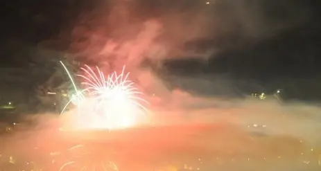 Al bando tutti i botti, troppo inquinanti: meglio il laser show