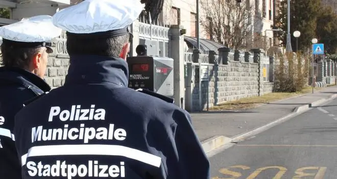 Ubriaco al volante in città: limite superato di 8 volte
