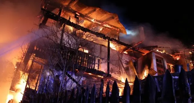 Luson, fienile del maso Gorer distrutto da un incendio - VIDEO