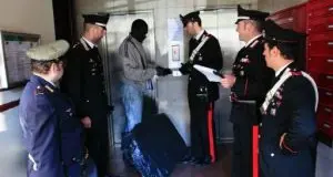 Blitz nel condominio dei clandestini