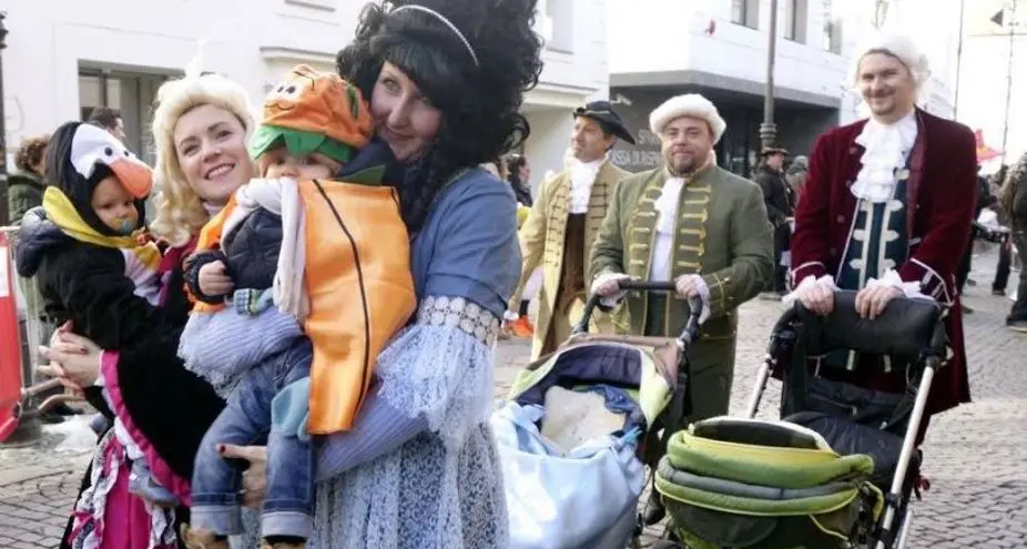 Associazioni in maschera al corteo della Gnoccolada