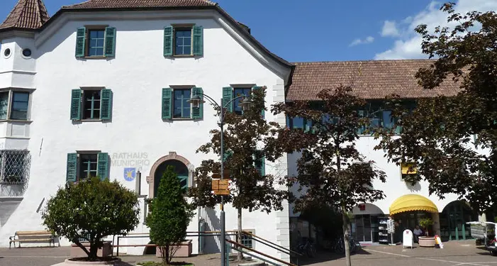 Appiano, lifting alla piazza per rilanciare il centro
