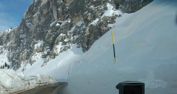 Passo Gardena: transito con brivido