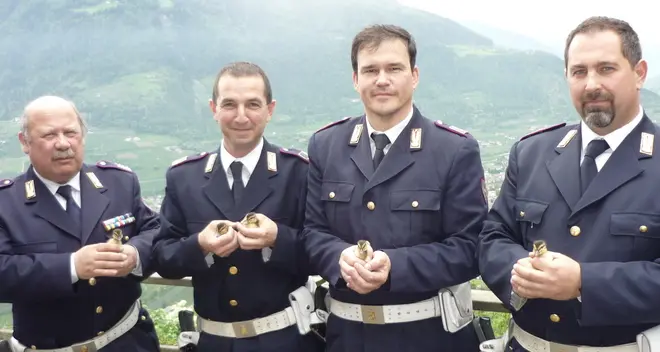 La Polstrada salva dieci anatroccoli finiti sulla Mebo