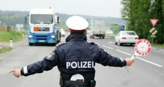 Polizia provinciale e nuove divise: secca sconfitta per la destra tedesca