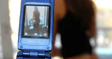 BrunicO. filma le ragazze nel bagno della scuola, 26enne denunciato