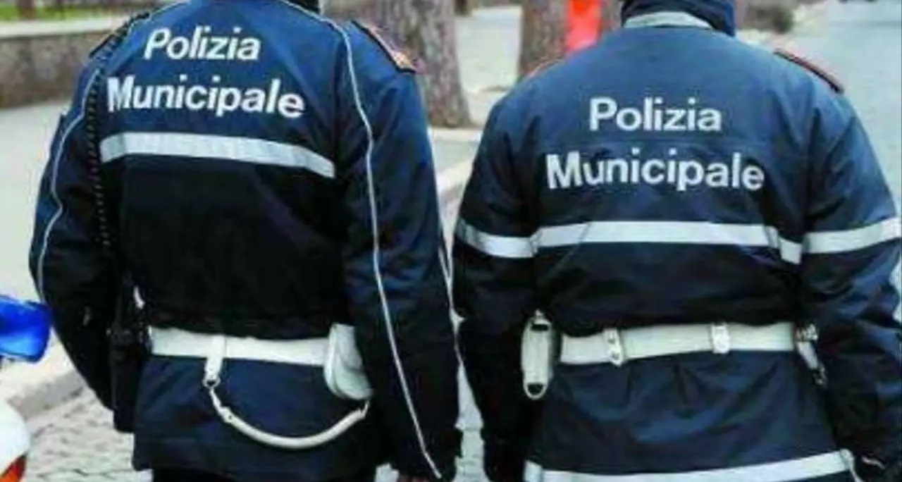 Bolzano, vigilessa arresta un ladro in fuga