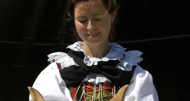 Maestra muore trascinata da un cavallo