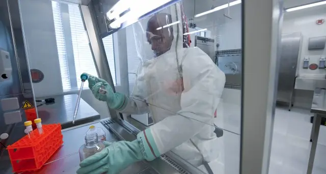 Torna dalla vacanza in Nigeria e muore, negativo il test per l'Ebola sul cadavere