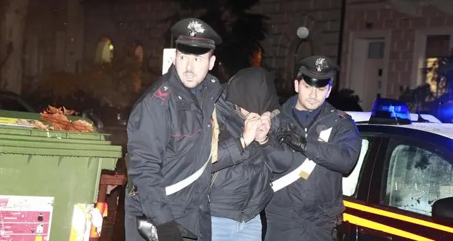 Massacrò la moglie a martellate: esami del Ris su lenzuola e materasso