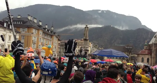 “Harlem shake”, il tormentone in piazza a Bolzano