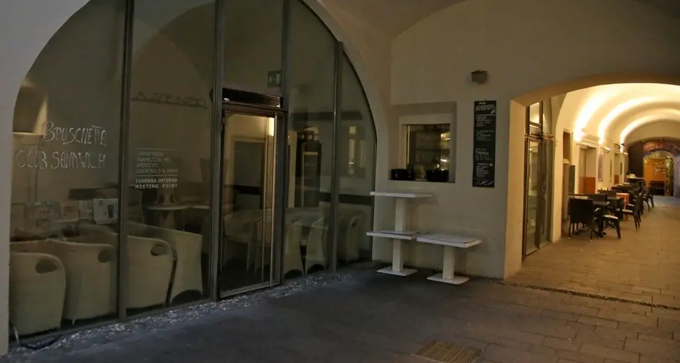 Il gestore dell’Assenzio: «Il Comune mi deve i danni»