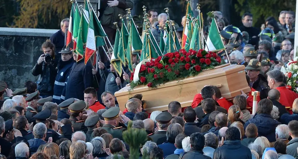 Migliaia di persone per l’addio a Moltrer