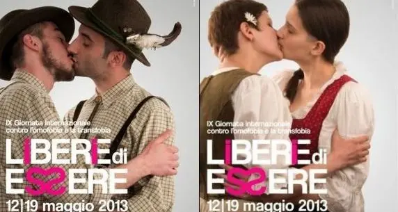 Ecco la foto degli «Schützen» trentini che si baciano