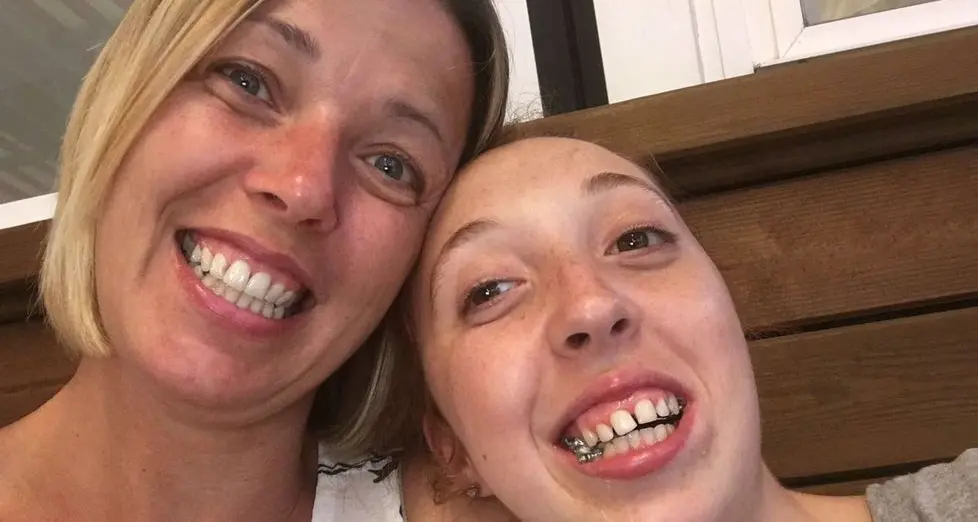 «Lara “cancellata” dalla foto di classe»