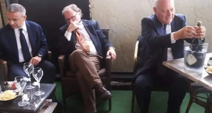 Tarfusser si difende: «Al brindisi per caso»