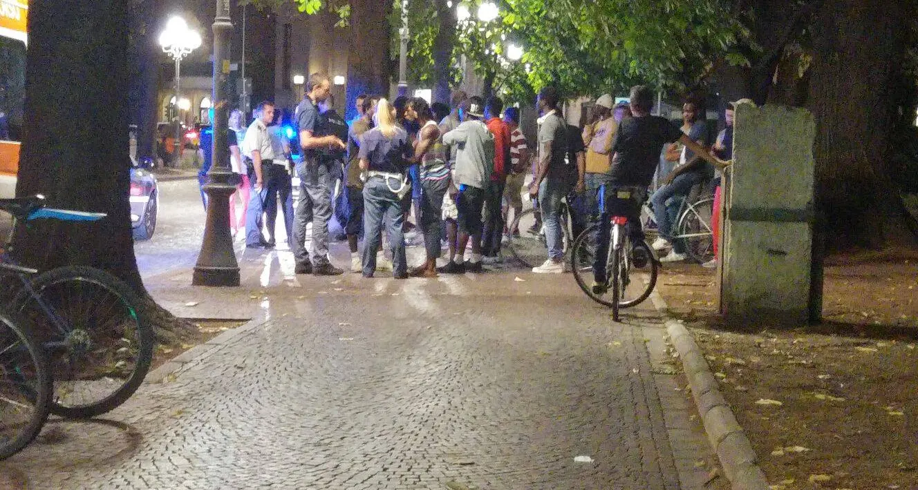 Bolzano, lite con bicchierata in faccia al parco Stazione