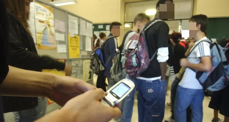 Primi sms contro bullismo e spaccio