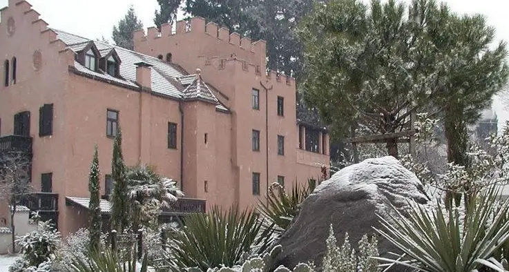 Il bosco a castel Pienzenau ospita il mercatino solidale