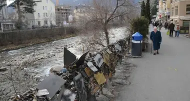 Il «ponte dei lucchetti» torna per il raduno il monumento alla naja
