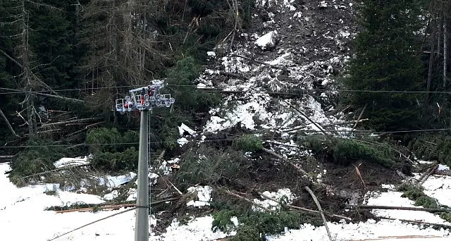 Frana a Corvara al margine degli impianti di risalita