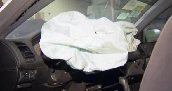 Terlano, 92enne si ferisce con l’airbag