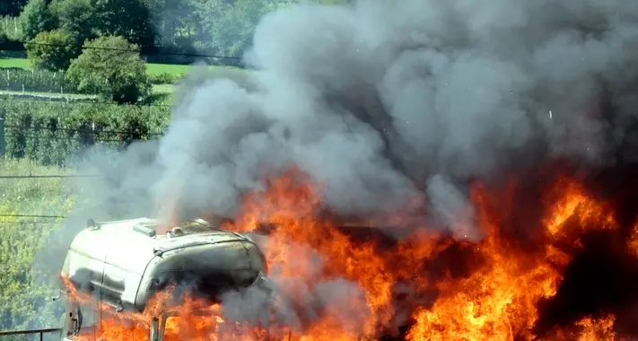 A fuoco Tir carico di pesce
