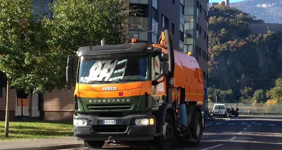 Bolzano, lunedì 9 novembre inizia la pulizia strade