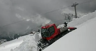 Soccorso in montagna, ragazzi issati in ovovia