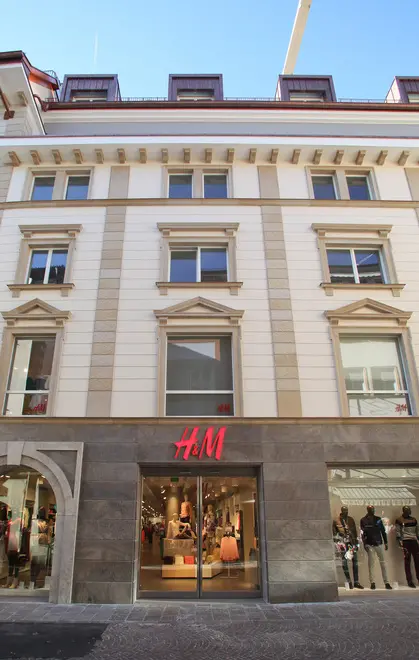 Apre H&M, assalto all’inaugurazione
