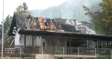 Incendio distrugge pizzeria a Pineta di Laives