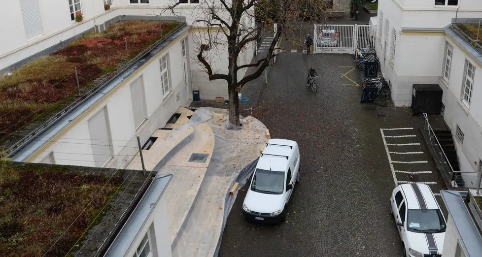 Tolti i posti per bici e moto in Comune il clima è teso