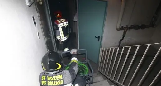 Incendio negli scantinati Allarme in via Garibaldi