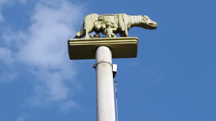 Bolzano, la lupa e il leone via da Ponte Talvera
