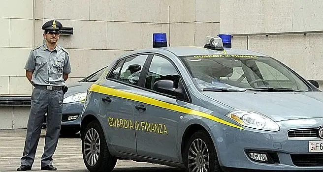 Affari e politica, blitz della Finanza