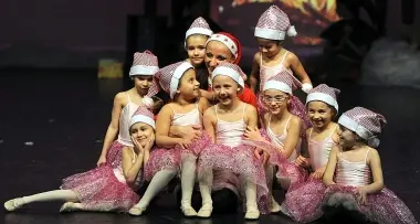 Bolzano: il saggio natalizio di 150 mini ballerini per aiutare l'Admo