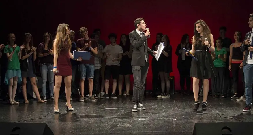 Il festival Ricaricart premia la voce e il piano di Kallaba