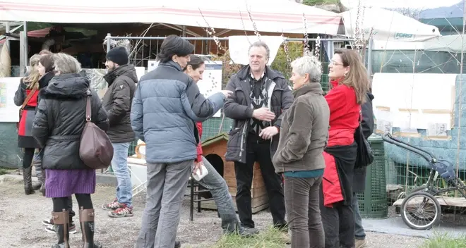 Sit-in per salvare il rifugio per animali abbandonati Sos Ada