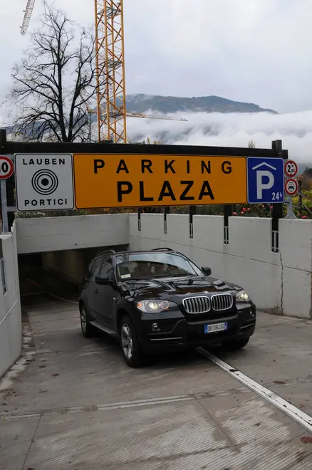 Merano, furto al parking Plaza