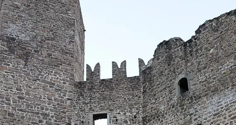 Castello di Appiano, il sindaco ai cittadini: «Compratelo voi»
