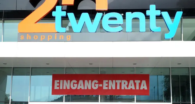 Il Centro commerciale Twenty: «Aperti domeniche e festivi»