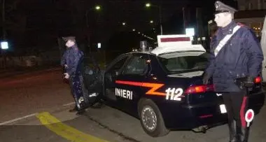 Val Casies: donna incinta picchiata e legata in casa da rapinatore