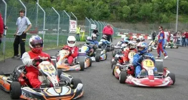 Beati: «Sostanze urticanti dai gokart»