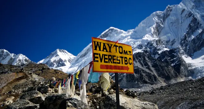 Valanga sull'Everest, dodici alpinisti morti