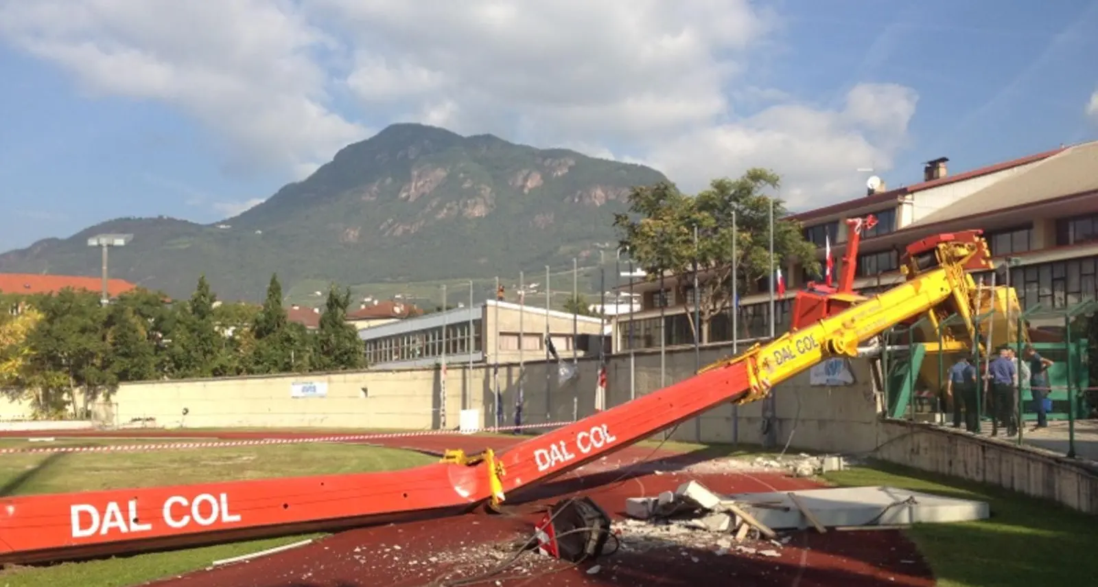 Crolla una gru al Druso, tragedia sfiorata