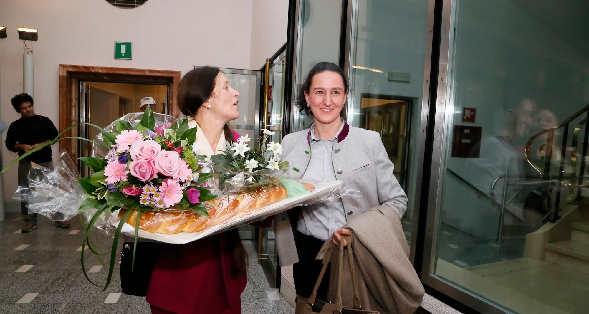 Myriam Atz giura sulla Costituzione e l'autodeterminazione