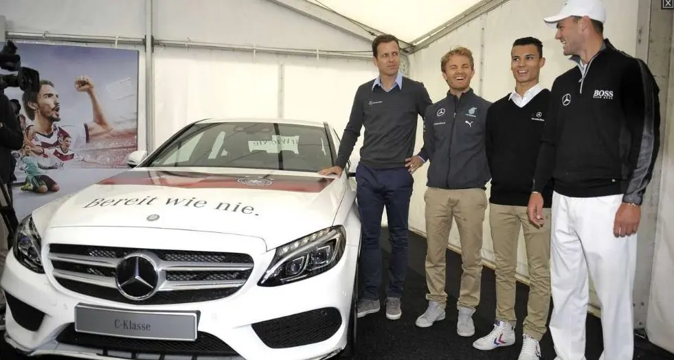 Fan investito durante lo show della Mercedes, inchiesta in archivio